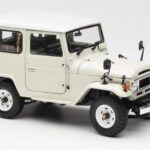 Toyota Land Cruiser FJ40 Van Bianco Kyosho 1:18 08971W - image 6 of 8