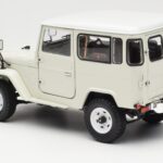 Toyota Land Cruiser FJ40 Van Bianco Kyosho 1:18 08971W - image 7 of 8
