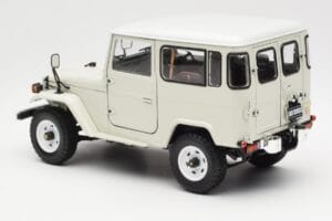 Toyota Land Cruiser FJ40 Van Bianco Kyosho 1:18 08971W Pressofusione — immagine 7 di 8