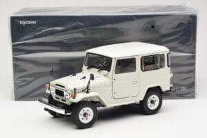 Toyota Land Cruiser FJ40 Van Bianco Kyosho 1:18 08971W Pressofusione — immagine 8 di 8