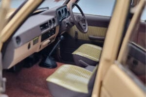Toyota Land Cruiser 60 Beige Con Parti Opzionali Kyosho 1:18 08956XBE Pressofusione — immagine 11 di 12