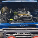 Toyota Land Cruiser 60 Blu Con Parti Opzionali Kyosho 1:18 - image 9 of 11