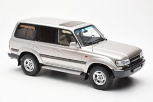 Toyota Land Cruiser HDJ80 Beige Metallizzato Otto 1:18 OT438 Resina — immagine 4 di 6