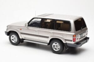 Toyota Land Cruiser HDJ80 Beige Metallizzato Otto 1:18 OT438 Resina — immagine 5 di 6