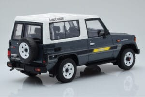 Toyota Land Cruiser LJ73 Grigio Otto 1:18 OT437 Resina — immagine 2 di 6