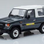 Toyota Land Cruiser LJ73 Grigio Otto 1:18