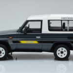 Toyota Land Cruiser LJ73 Grigio Otto 1:18 - image 3 of 6