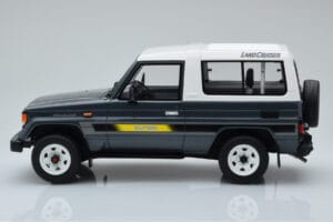 Toyota Land Cruiser LJ73 Grigio Otto 1:18 OT437 Resina — immagine 3 di 6