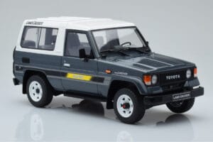 Toyota Land Cruiser LJ73 Grigio Otto 1:18 OT437 Resina — immagine 4 di 6