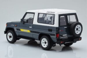 Toyota Land Cruiser LJ73 Grigio Otto 1:18 OT437 Resina — immagine 5 di 6