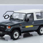 Toyota Land Cruiser LJ73 Grigio Otto 1:18 - image 6 of 6