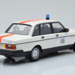 Volvo 240 GL Polizia Belgio Minichamps 1:18 - image 2 of 6