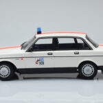 Volvo 240 GL Polizia Belgio Minichamps 1:18 - image 3 of 6