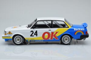 Volvo 240 Turbo Beckers #24 P.G. Andersson Nurburgring 1985 IXO 1:18 18RMC105A Pressofusione — immagine 3 di 6