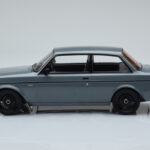 Volvo 240 Turbo Grigio IXO 1:18 - image 3 of 6