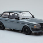 Volvo 240 Turbo Grigio IXO 1:18 - image 4 of 6