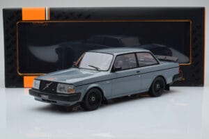 Volvo 240 Turbo Grigio IXO 1:18 18CMC089 Pressofusione — immagine 6 di 6