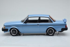 Volvo 240 Turbo Azzurro IXO 1:18 18MCC090 Pressofusione — immagine 3 di 6