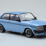 Volvo 240 Turbo Azzurro IXO 1:18 - image 4 of 6