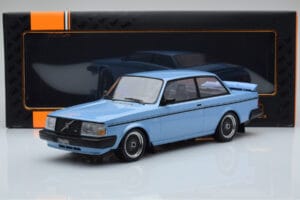 Volvo 240 Turbo Azzurro IXO 1:18 18MCC090 Pressofusione — immagine 6 di 6