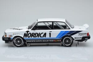 Volvo 240 Turbo Nordica #1 J. Cecotto / A. Olafsson ETCC Brno 1986 IXO 1:18 18RMC087 Pressofusione — immagine 3 di 6