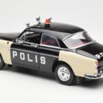 Volvo P121 Polizia Revell 1:18 8904 - image 7 of 8