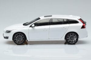 Volvo V60 D3 Crystal Bianco FAW 1:18 9430840 Pressofusione — immagine 4 di 7