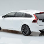 Volvo V60 D3 Crystal Bianco FAW 1:18 - image 6 of 7