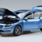 Volvo V60 D3 Power Blu FAW 1:18 9430839 Pressofusione - image 2 of 7