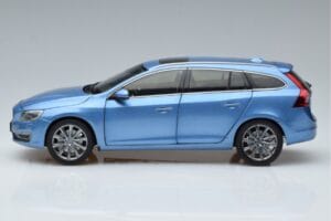Volvo V60 D3 Power Blu FAW 1:18 9430839 Pressofusione — immagine 4 di 7