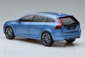 Volvo V60 D3 Power Blu FAW 1:18 9430839 Pressofusione — immagine 6 di 7