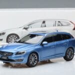 Volvo V60 D3 Power Blu FAW 1:18 9430839 Pressofusione - image 7 of 7