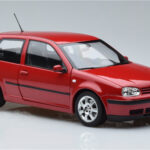 Volkswagen Golf Mk4 Rosso Norev 1:18 - image 5 of 7