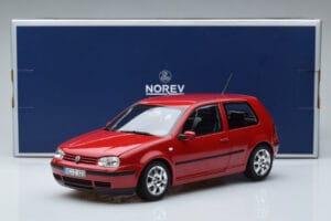 Volkswagen Golf Mk4 Rosso Norev 1:18 188573 Pressofusione — immagine 7 di 7