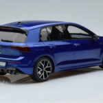 Volkswagen Golf Mk8 R Blu Otto 1:18 - image 2 of 6