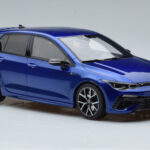 Volkswagen Golf Mk8 R Blu Otto 1:18 - image 4 of 6