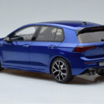 Volkswagen Golf Mk8 R Blu Otto 1:18 - image 5 of 6