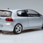 Volkswagen Golf GTI Mk5 Pirelli Edition Argento Norev 1:18 188425 Pressofusione - image 3 of 7