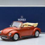 Volkswagen Beetle 1303 Cabriolet Arancione Norev 1:18 - image 6 of 6