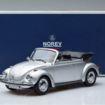 Volkswagen Beetle 1303 Cabriolet Argento Norev 1:18 - image 6 of 6