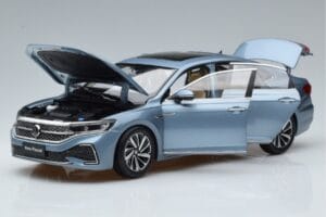Volkswagen Passat B8 Blu FAW 1:18 ZVF000003A Pressofusione — immagine 2 di 7