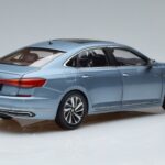 Volkswagen Passat B8 Blu FAW 1:18 ZVF000003A Pressofusione - image 3 of 7