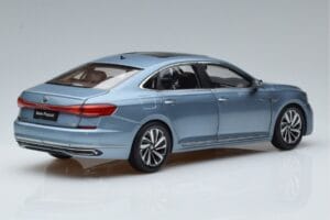 Volkswagen Passat B8 Blu FAW 1:18 ZVF000003A Pressofusione — immagine 3 di 7