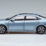 Volkswagen Passat B8 Blu FAW 1:18 ZVF000003A Pressofusione - image 4 of 7