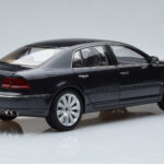 Volkswagen Phaeton V6 Mazeppa Grigio Kyosho 1:18 - image 3 of 9