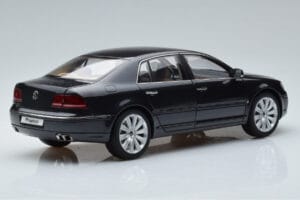 Volkswagen Phaeton V6 Mazeppa Grigio Kyosho 1:18 08831MBK Pressofusione — immagine 3 di 9