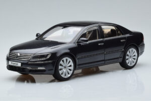Volkswagen Phaeton V6 Mazeppa Grigio Kyosho 1:18