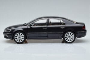 Volkswagen Phaeton V6 Mazeppa Grigio Kyosho 1:18 08831MBK Pressofusione — immagine 5 di 9