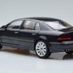 Volkswagen Phaeton V6 Mazeppa Grigio Kyosho 1:18 - image 7 of 9