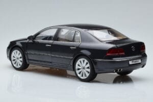 Volkswagen Phaeton V6 Mazeppa Grigio Kyosho 1:18 08831MBK Pressofusione — immagine 7 di 9